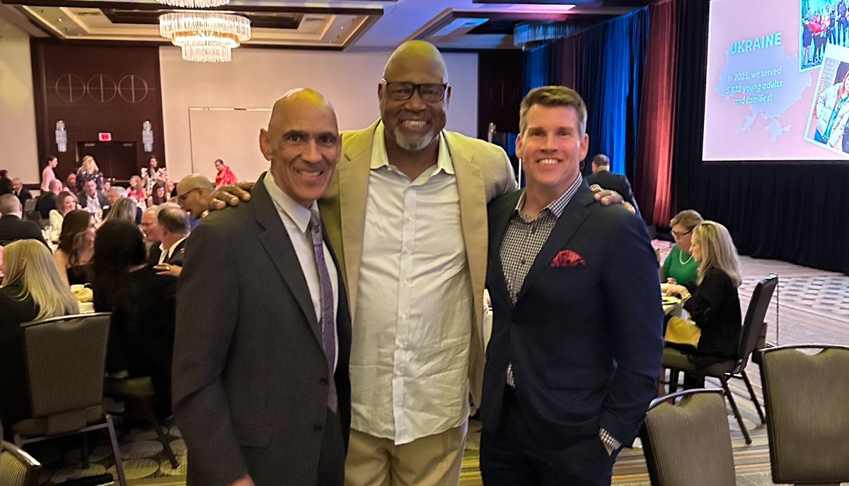 I’m in Dallas for the Children’s Hope Dinner. It’s a fundraiser for Orphan Outreach which does tremendous work supporting needy children in Texas and all over the world. Scott Hanson was our MC and Charles Haley was also there. Awesome night!🙏🏽