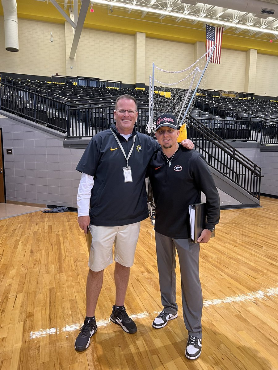 Great seeing TE Coach and Assistant HC @coach_thartley of the @GeorgiaFootball today on campus! #RecruitTheMountain