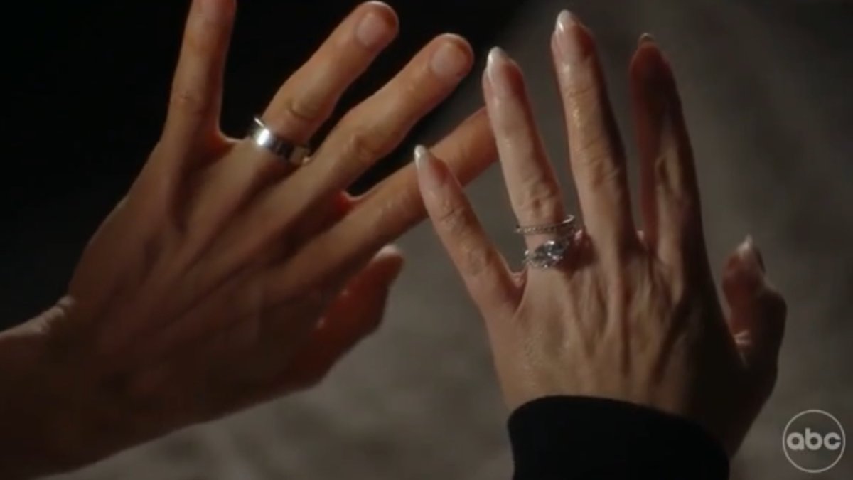 swiftsatoru's tweet photo. THE COUPLE OF THE CENTURY!!!!! #911onABC https://t.co/tv33BE7e1E