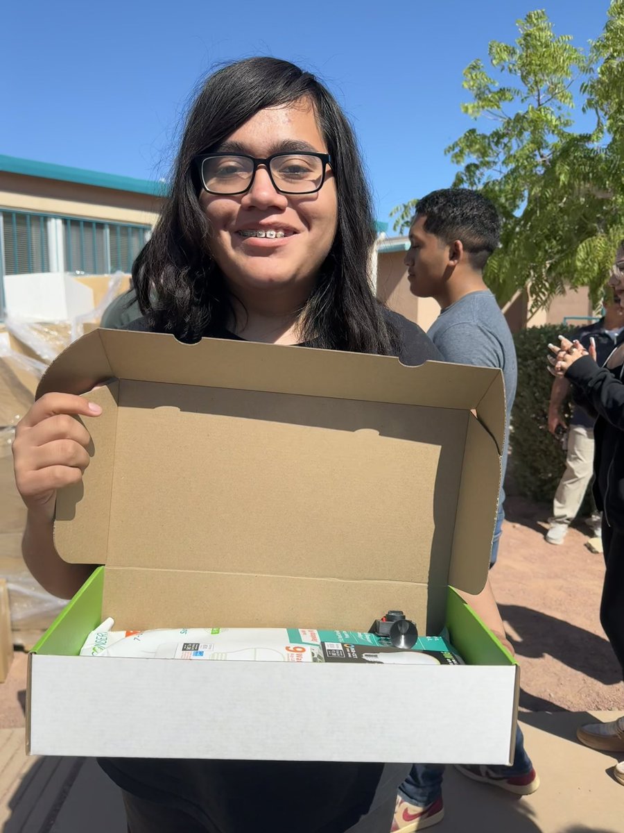 Big thanks to <a href="/ElPasoElectric/">El Paso Electric</a> for their generosity! Our Griffins are equipped not only with supplies but also with the tools to raise awareness and make a difference. 
.
.
<a href="/canutilloisd/">Canutillo ISD</a> <a href="/epccnews/">EPCC</a> #elpasoelectric #communitysupport #gratitude #educationmatters