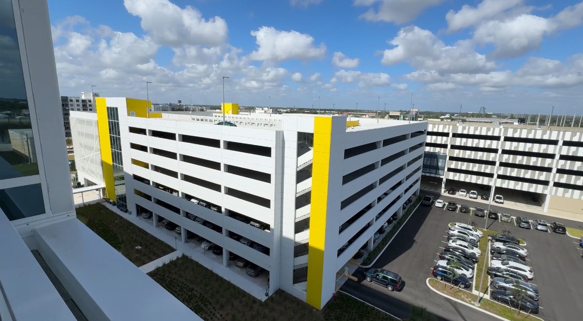 .@SpiritAirlines recently opened its new campus in Dania Beach. It features: - 4 buildings on 11 acres - Training center w/ flight simulators, classrooms - 200-unit corporate housing - Amenity building with café, fitness center, lounge - 180k sf office space - Parking garage