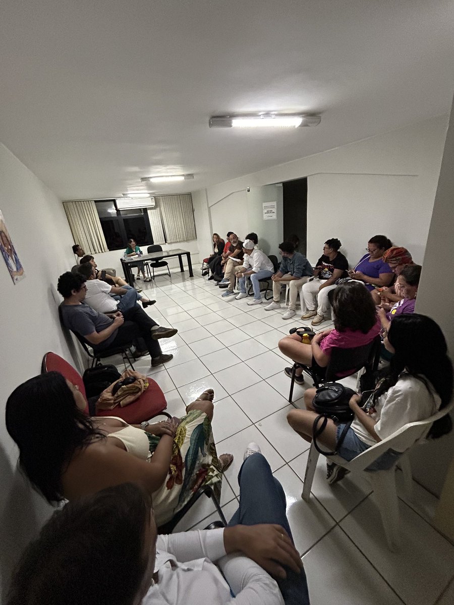 “Traçando vários planos para poder contra-atacar” ✊🏾 Finalizamos o dia na reunião do Diretório do @psol50df , espaço importante para debatermos os principais direcionamentos do partido na atual conjuntura!