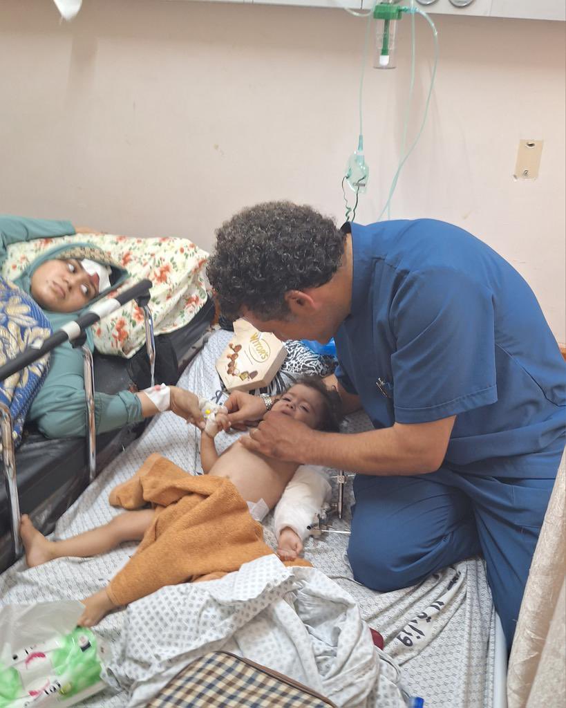'Moriremos de pie pero no nos arrodillaremos. Como dije, lo único que queda en Gaza son sus piedras y nosotros somos quienes formamos esas piedras'.

Estas fueron las ultimas palabras del doctor palestino, Adnan Bursh, jefe del departamento de ortopedia del Hospital Al-Shifa, de…