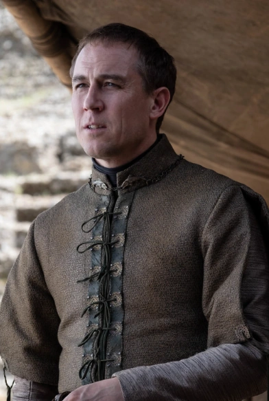 I really like this photo, perfect!! there's something different about his face in this photo, and I don't know what, but it captures me, Edmure Tully, Tobias' character in GOT #tobiasmenzies