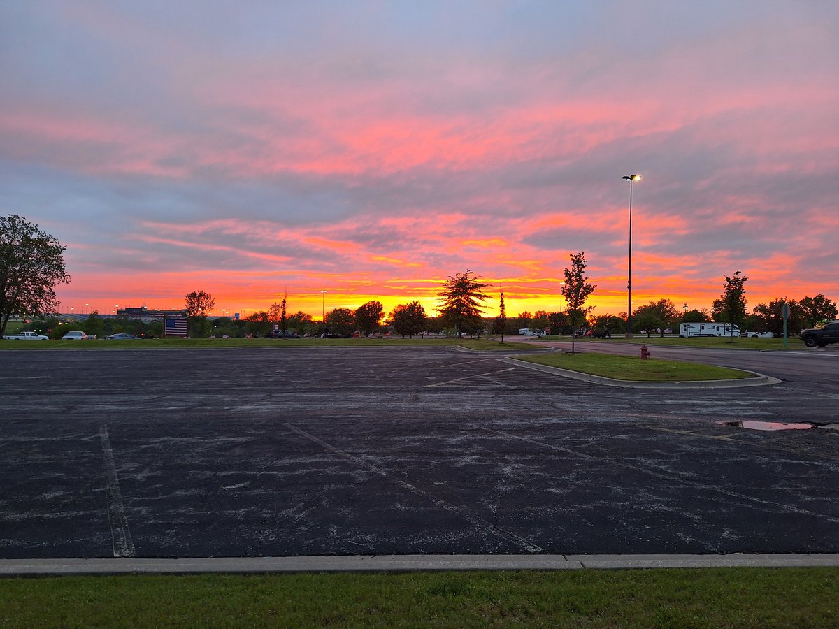 The sunset over @kansasspeedway is incredible tonight.   I'm thankful the weather is getting better and we'll be able to go racing tomorrow with the @HighLimitRacing @Lakeside_Spdwy!!