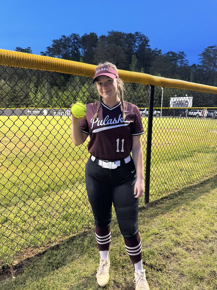 Our #11, Rilee Ross, with a bomb tonight in your lady Maroons 10-4 win over the Lady Engineers of Estill co. 💪🏼🥎 Great job tonight, ladies! 👏🏼