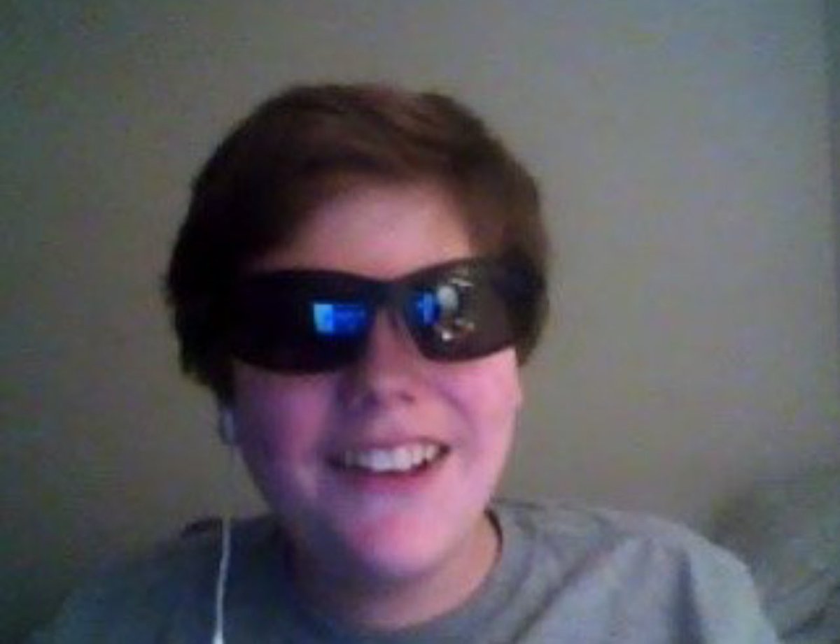 mo * ･ ﾟ tweet media