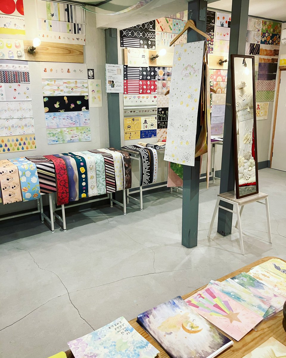 オープンしました！
尾道、荒神堂創庫
10時から17時
prismshop からは ご来場記念に手前のポストカードどれか1枚差し上げます。

京都のお店も京都でオープンしてます。