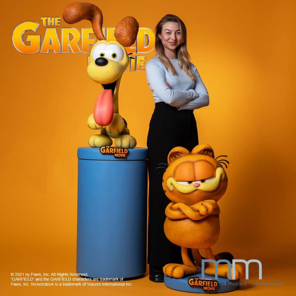 Life-size Garfield and Odie statues. 

That's it, that's the tweet.