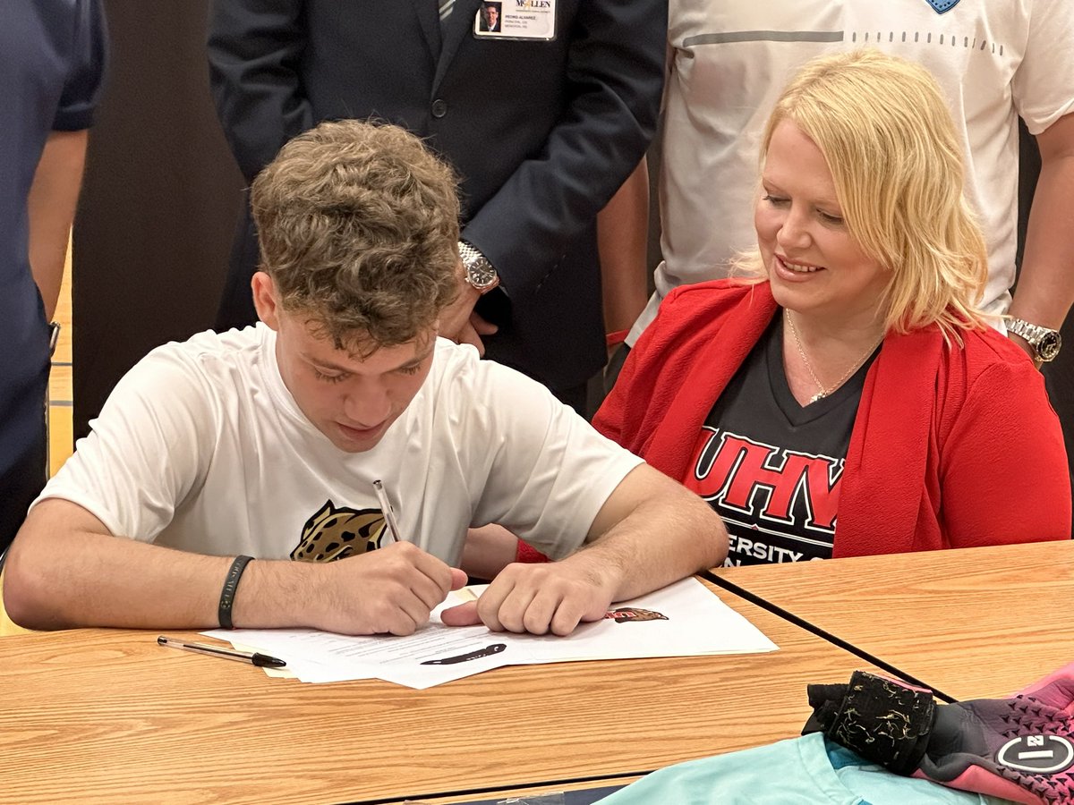 🩵 Dominic Piccirillo - Future UHV Jaguars💛 Congrats and best of luck on your next chapter Dominic! We are proud of you! #FaithFamilyFutbol #mustangproud #1PRIDE