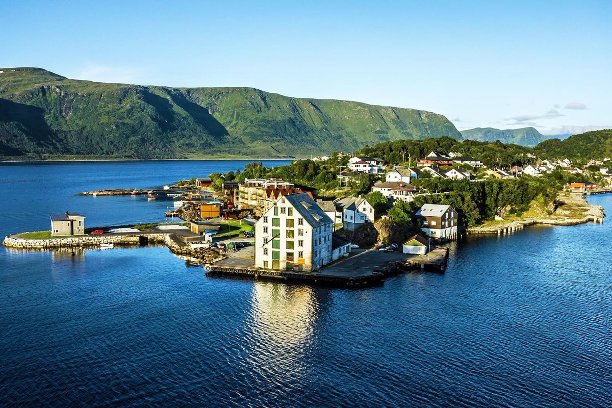 Alesund is Norway’s charming art nouveau city by the sea!  Nestled between fjords and mountains, this picturesque town offers stunning views and unforgettable experiences. #VisitAlesund #NorwayTravel #Ålesund #kelsiestravel