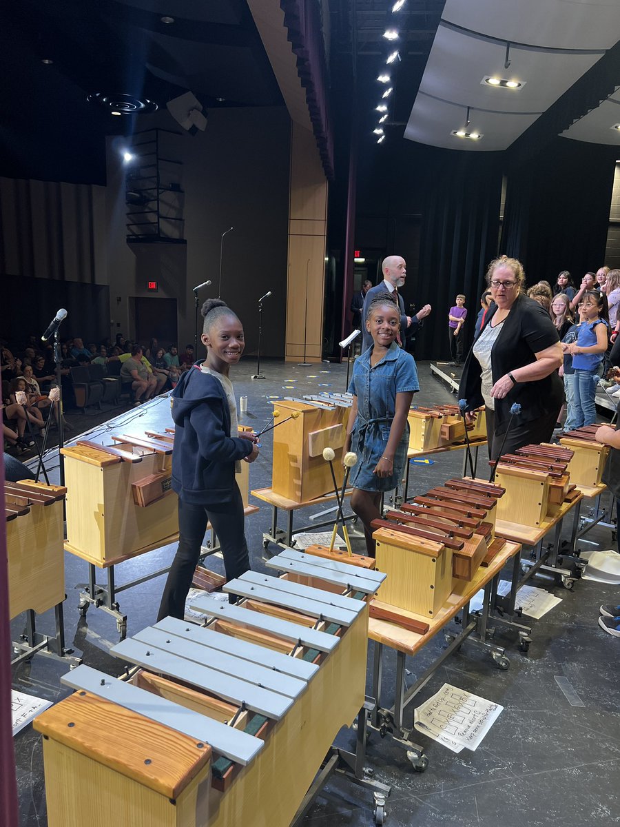 MrsKeyler's tweet photo. Fourth grade did an amazing job at the concert tonight. I loved watching my #room15fam shine in choir and ukulele clubs too. Thanks Mr.  Hoover!  #sfe4fun 🎶🎵 https://t.co/9TORv2OYNb