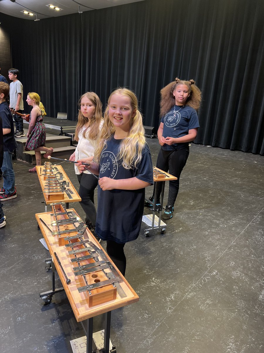 Fourth grade did an amazing job at the concert tonight. I loved watching my #room15fam shine in choir and ukulele clubs too. Thanks Mr.  Hoover!  #sfe4fun 🎶🎵