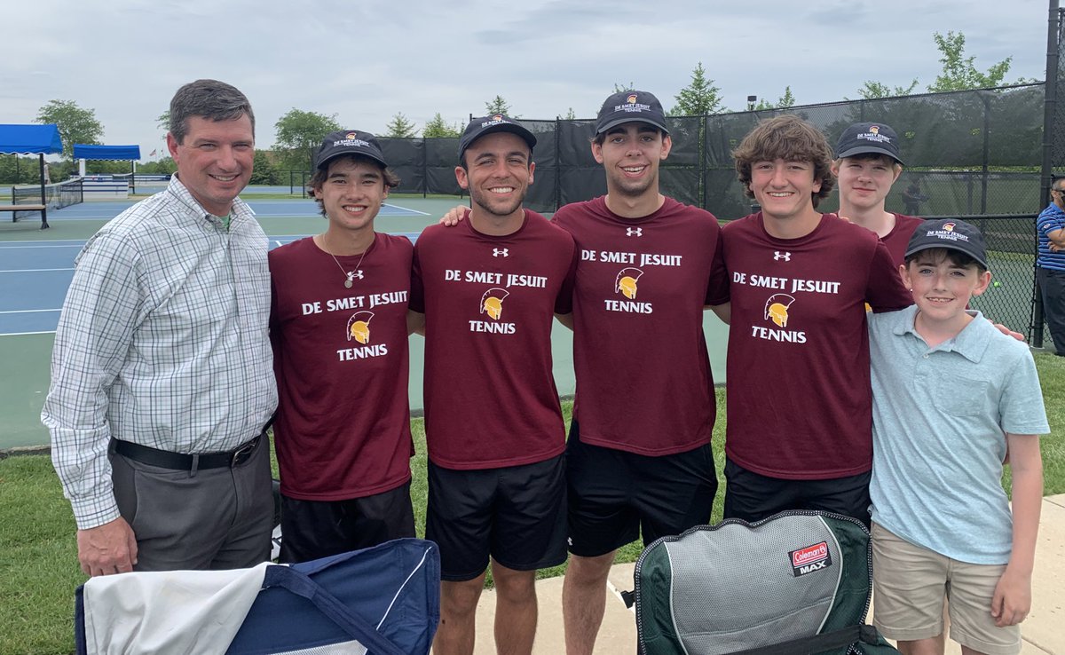 Big shout outs to Mr. Poelker for coming out to support the boys, and to Will Rivers for supporting his teammates! @DeSmetJesuitHS @desmetprincipal @DeSmet_ADBarker