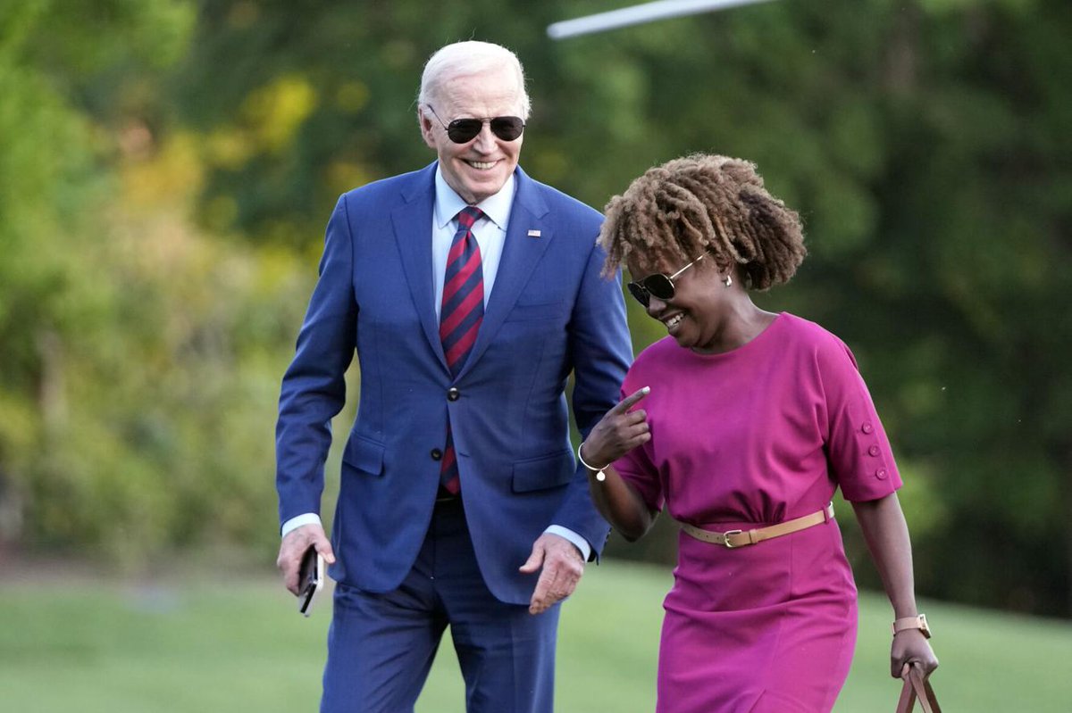 📸 @POTUS @JoeBiden and @PressSec @K_JeanPierre share a laugh on the South Lawn of the White House earlier today as they return from a trip to North Carolina. ♥