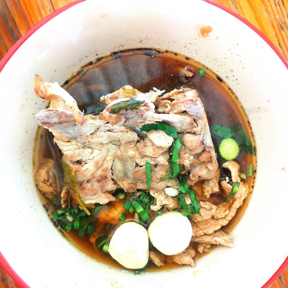 .

เล้งแซ่ป : Spicy Pork Back-Bone Stew

#ก๋วยเตี๋ยว #noodle #pork #soup #delicious #spicy #deliciousfood #streetfood #foodstylist #foodoftheday #Pictureoftheday #photo #foodphotographer #foodphotography #huawei #huaweimate20x #thaifood #thailand