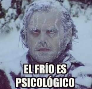 las louies congeladas en la fila pero con su mejor ouftit💋