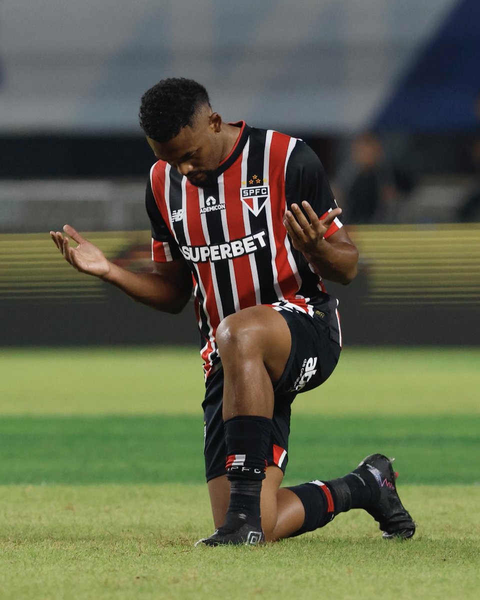 Hoje foi dia de estreia! 

O zagueiro Sabino entrou em campo pelo Tricolor pela primeira vez! 

#VamosSãoPaulo 🇾🇪