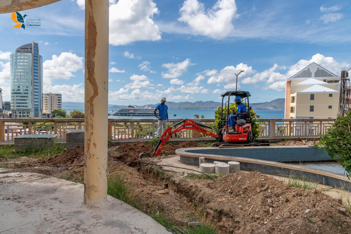 Nous avons effectué une visite du chantier du Conservatoire de musique, de danse, d'art vivant et de théâtre situé au Lycée Schœlcher. Le projet englobe essentiellement la rénovation des structures historiques du Lycée Schœlcher, qui abritera la première antenne du Conservatoire.