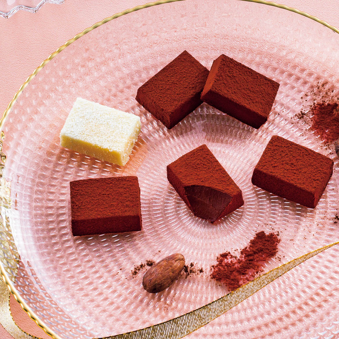 Enjoy the velvety smoothness of our well-loved Nama Chocolates. 😋⁠
⁠
Shop them: bit.ly/roycenamachoco…
⁠
#roycechocolate #royceusa #HowJapanDoesChocolate #chocolate #dessert #sweet #chocolatelover #NamaChocolate #darkchocolate #milkchocolate #whitechocolate