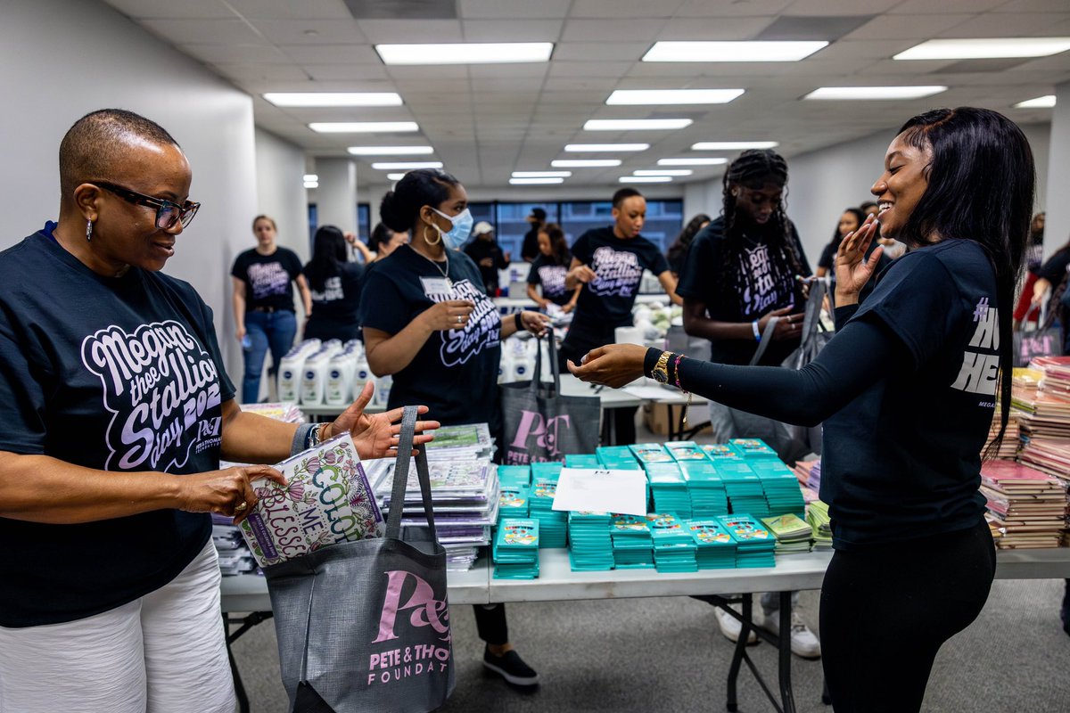 On Megan Thee Stallion Day, 23 Hotties volunteered to assemble 500 Mother’s Day care packages at @AVDA_TX. These care packages will be distributed to mothers at Houston nonprofit organizations that support survivors of domestic violence, single mothers and unhoused families.…