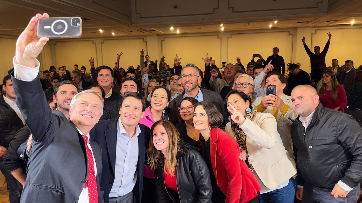 Tremenda clase de servicio público de la academia de Acción Republicana. 

Vamos a recuperar Chile junto a @joseantoniokast 🇨🇱💪🏼