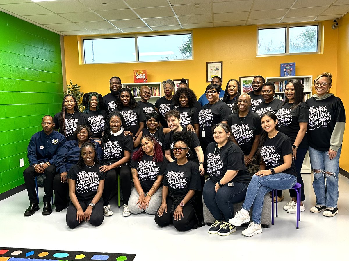 For the third annual Megan Thee Stallion Day, 40 Hotties volunteered to help renovate Literacy & studio rooms at Youth Education Town (YET). Youth were surprised with new books and journals as well as podcast and studio equipment! Rodney Ellis, Commissioner of @hcpct1 even…