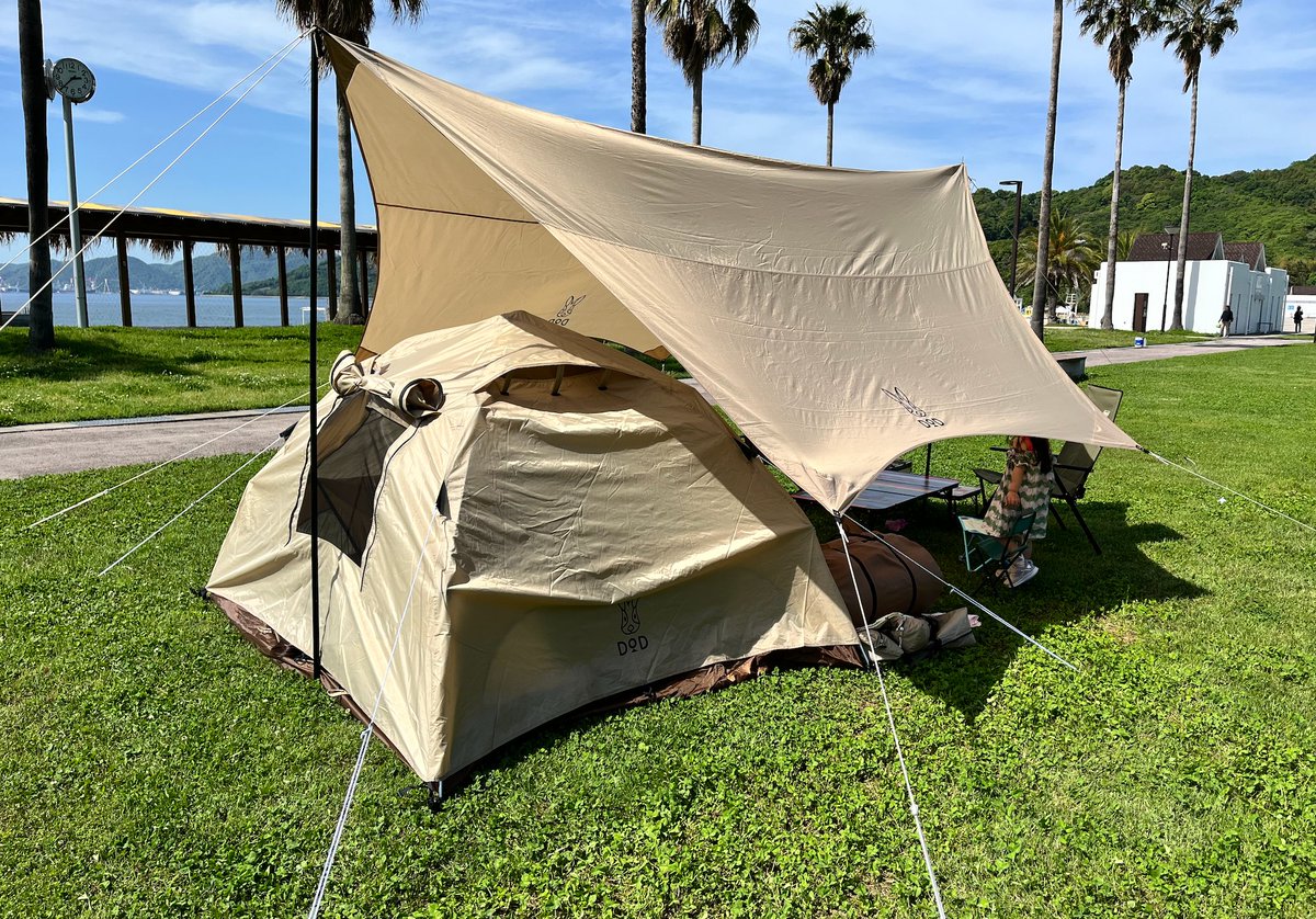 昨日はマイキャンプ道具で初キャンプ！ DODいつかのタープ DOD我が家のテント なんちゃって小川張り ポールの長さ調整ができればもうちょっとかっこよくできそうな気がする！