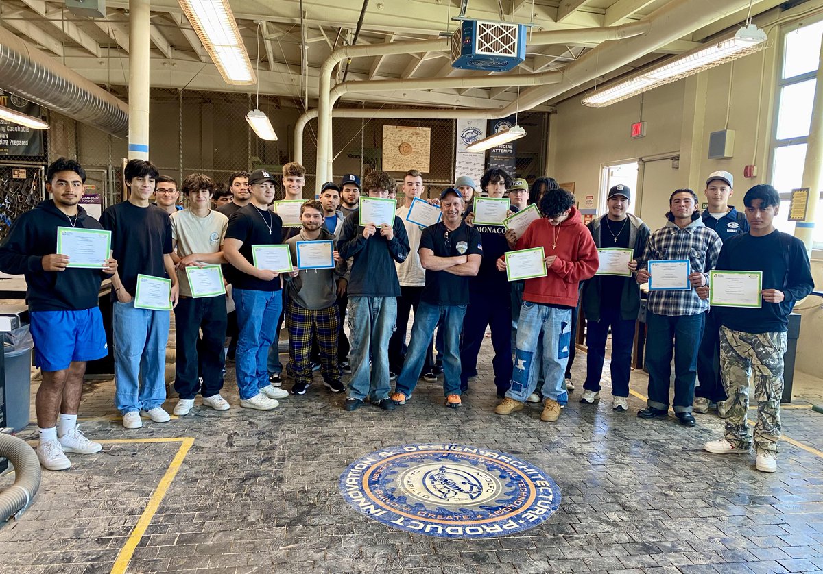 Celebrations begin! @WSCarpenters Awarded our #Architecture & #ProductDesign students with Completion Certificates for the #SkilledTrades!

@achs_scorpions @HFTforSchools @CaliforniaCTE
@actecareertech @OxnardUnion @OUHSD_CE
@VenturaCOE @SkillsUSA @SkillsUSACA

#CTE #Makerspace