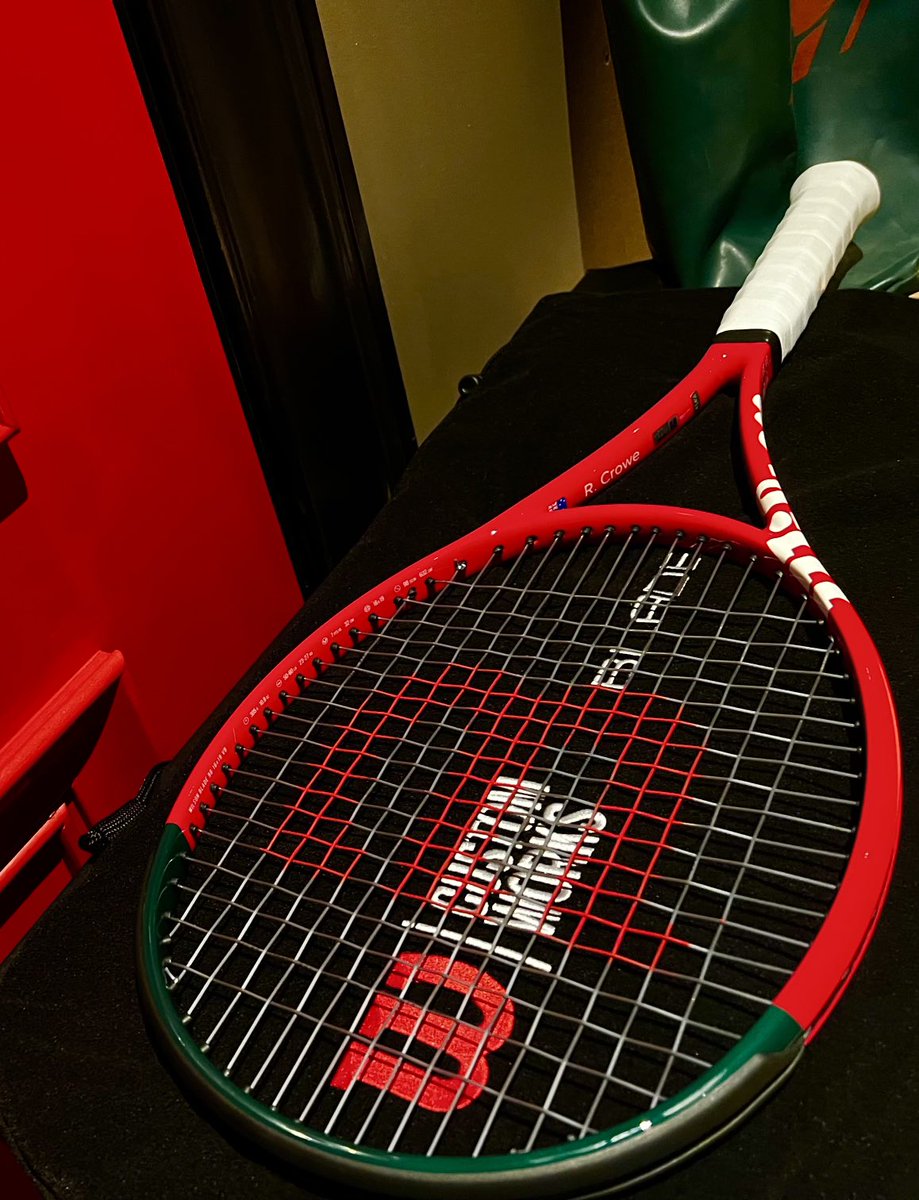 New Wilson blade racquets in South Sydney colours. ⁦@WilsonTennis⁩

Thanks to ⁦@adamhillscomedy⁩ for pointing out that Wilson have a custom racquet service. Team colours, favourite colours, your name on the racquet… very cool way to personalise your gear.