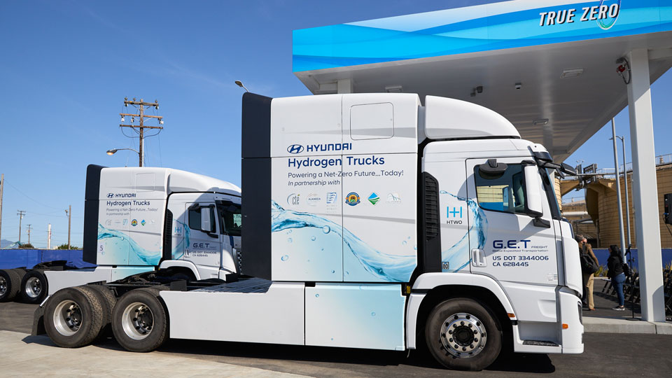 #Hyundai spearheads U.S. zero-emission freight transportation with NorCAL ZERO Project launch ▶ bit.ly/3Wp5GHR #XCIENT #ZeroEmission #Hydrogen #FuelCell #California