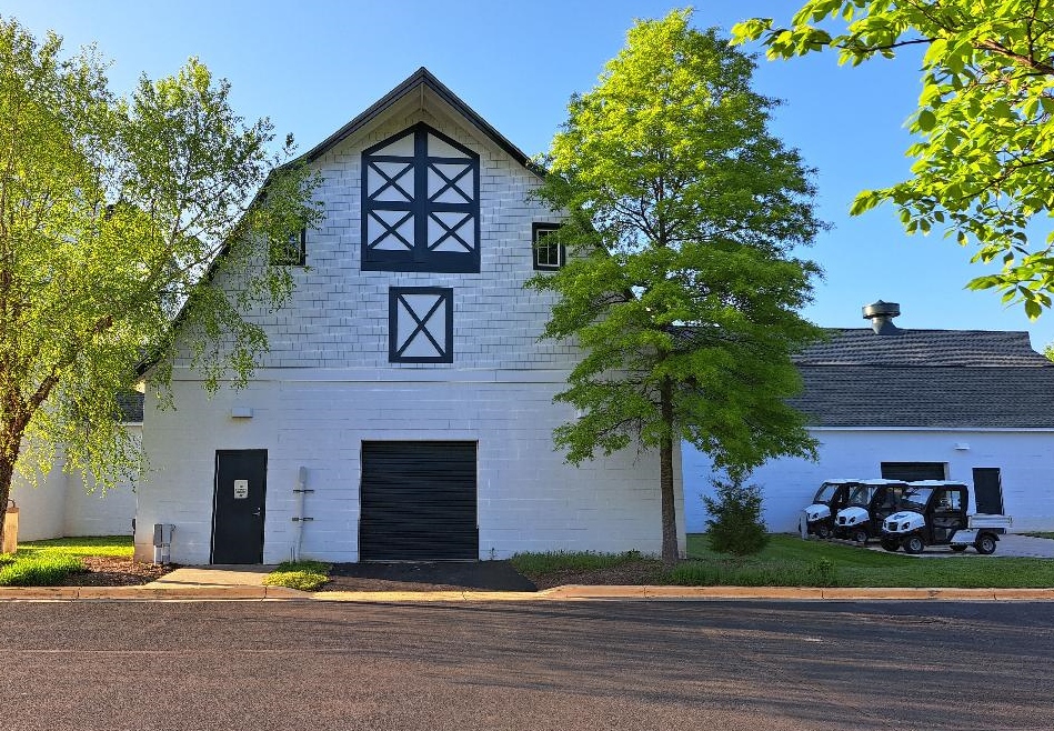 Now part of the @AnneArundelCC campus, this barn was built in the 1930's when the property was one of the #ArnoldCommunitys dairy farms. We learned about it from the #ArnoldPreservationCouncil.  sharonleestable.com/arnold-preserv…