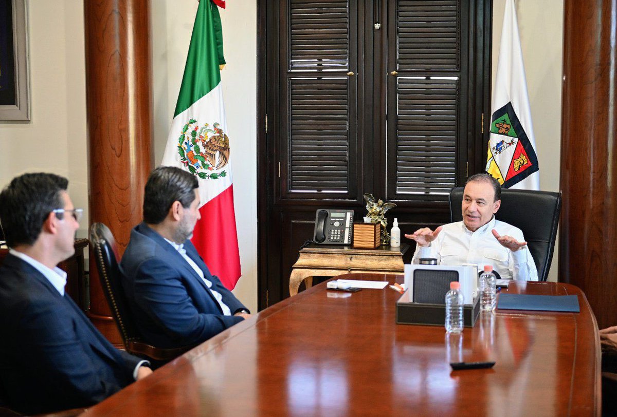 Nuestro presidente nacional @lmendezjaled estuvo hoy en #Sonora y se reunió con el gobernador @AlfonsoDurazo La colaboración entre #gobierno y #constructores es fundamental para hacer avanzar al estado y al país 🇲🇽