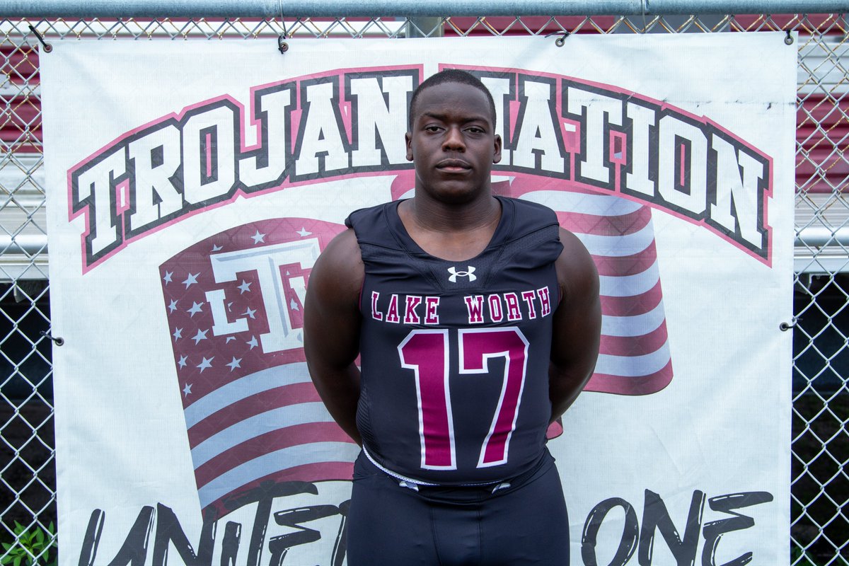 Job well done to Nashaughn Braynen, as he recently signed his letter of intent play college football &amp; study Aviation at the University of Dubuque in Iowa.
- 4 year letterman.
- 2.9 GPA.
- Team Captain.