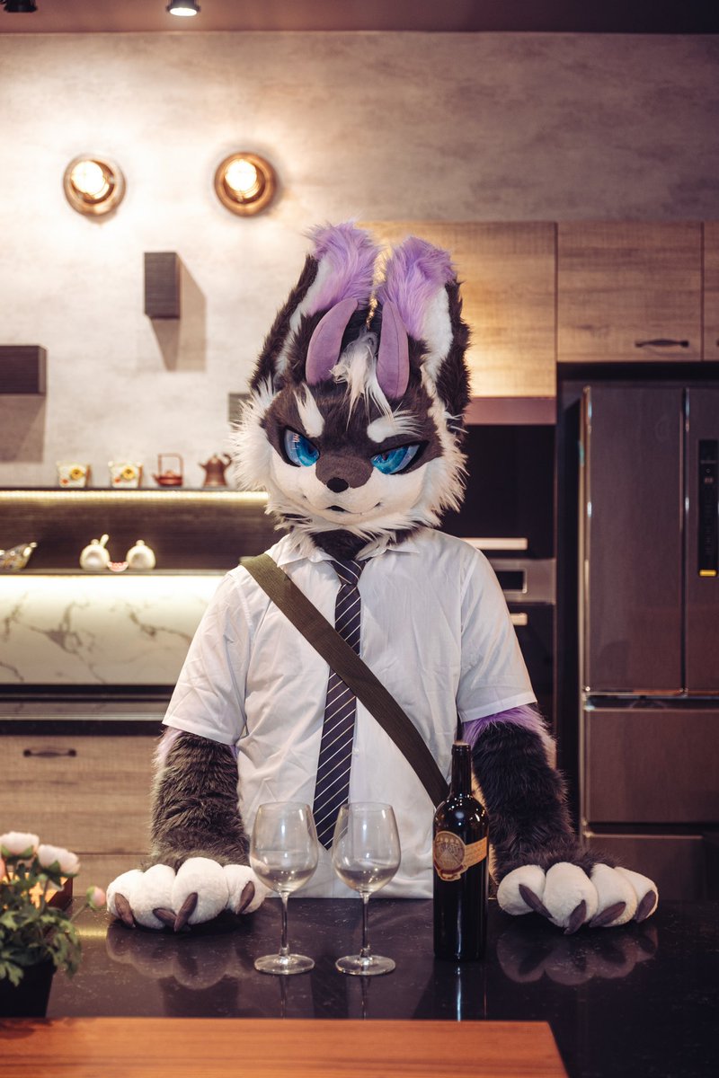 Part time job after school???
@RayWings1656 
#FursuitFriday
