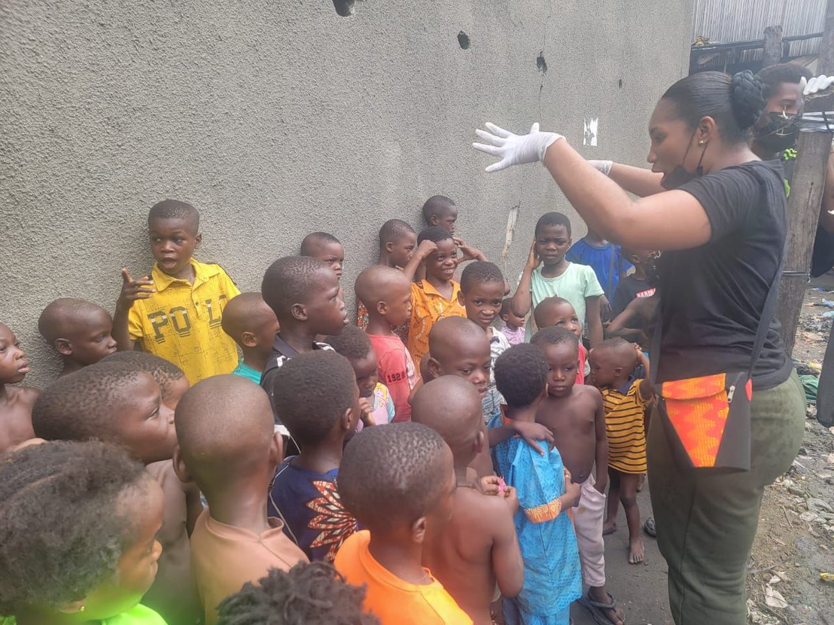 olotonjoshua's tweet image. Last week, I was privileged to participate in the 4-day partnership event organized by MLSA @mlsa_unilag and SWYI (Strategic Women and Youth Institute), themed &apos;Embracing the Green Environment&apos;. The final day of the event featured an environmental community outreach..

(thread🧵)