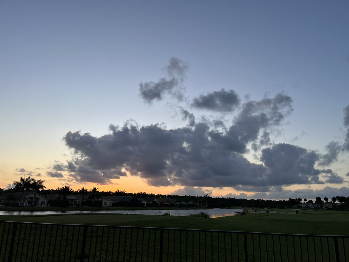 jppanzica's tweet photo. Every night is different!  #blessed #florida #sunsets https://t.co/aaqPM4J3E0