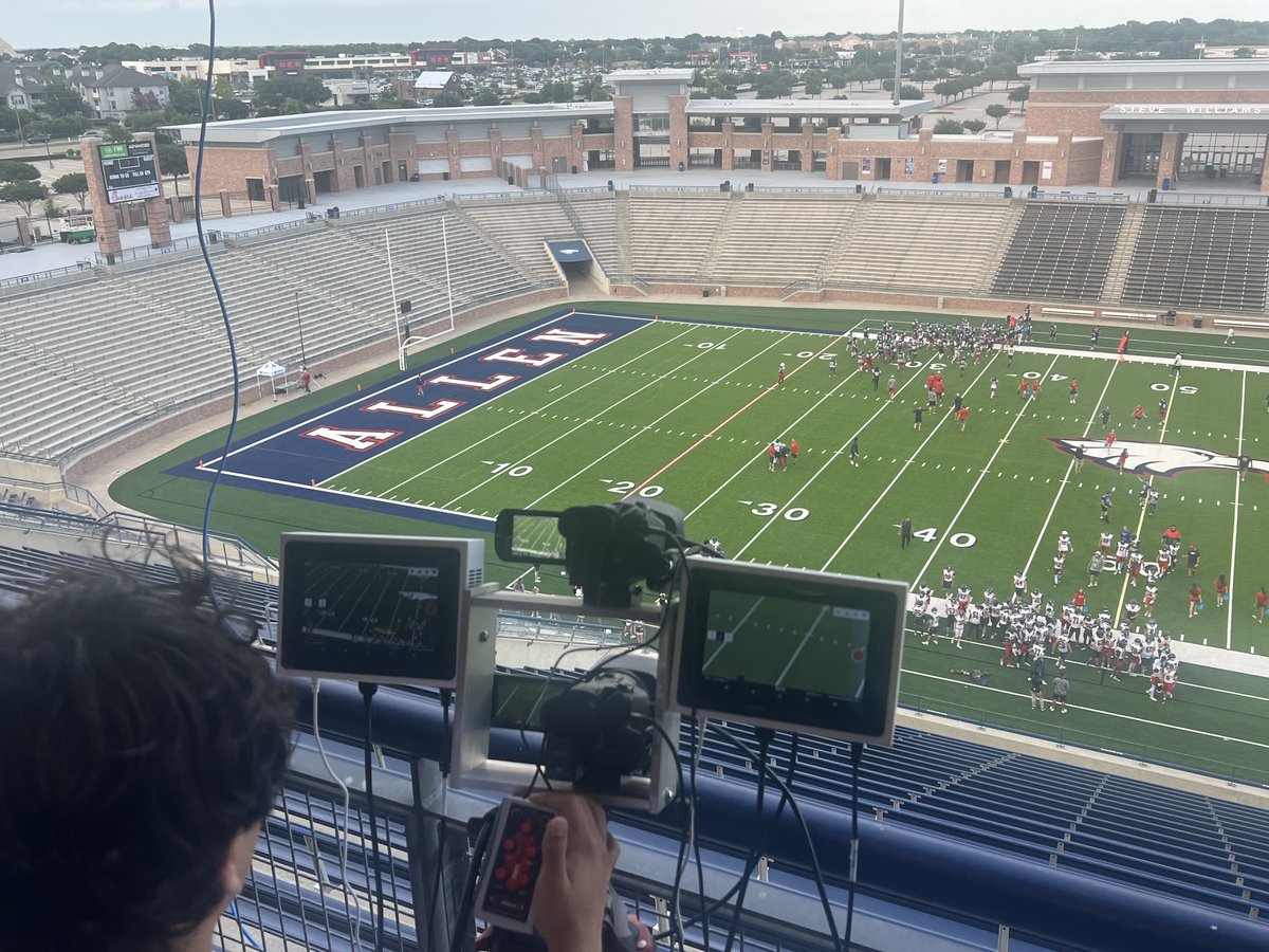 SkyCoach's Texas debut at Allen was a success! Our first demo showcased cutting-edge technology running three camera angles and iPads receiving video clips in the coaches booth in under 5 seconds. #txhsfb 🏈 @alleneaglesfb @uiltexas @THSCAcoaches @txhsfbchat @sidelinepowerjk