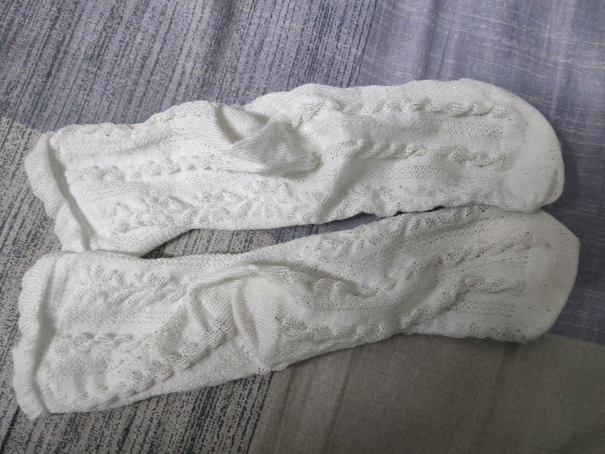 mitao56's tweet photo. 之前寄出的袜子🧦，说味道很好，我只是一个不想洗袜子的清纯女大，不出圣水黄��，谢谢 #原味袜子 #原味棉袜 #袜子堵嘴 #原味商品 #臭袜子 #足控福利 https://t.co/er6ZmF9QY5
