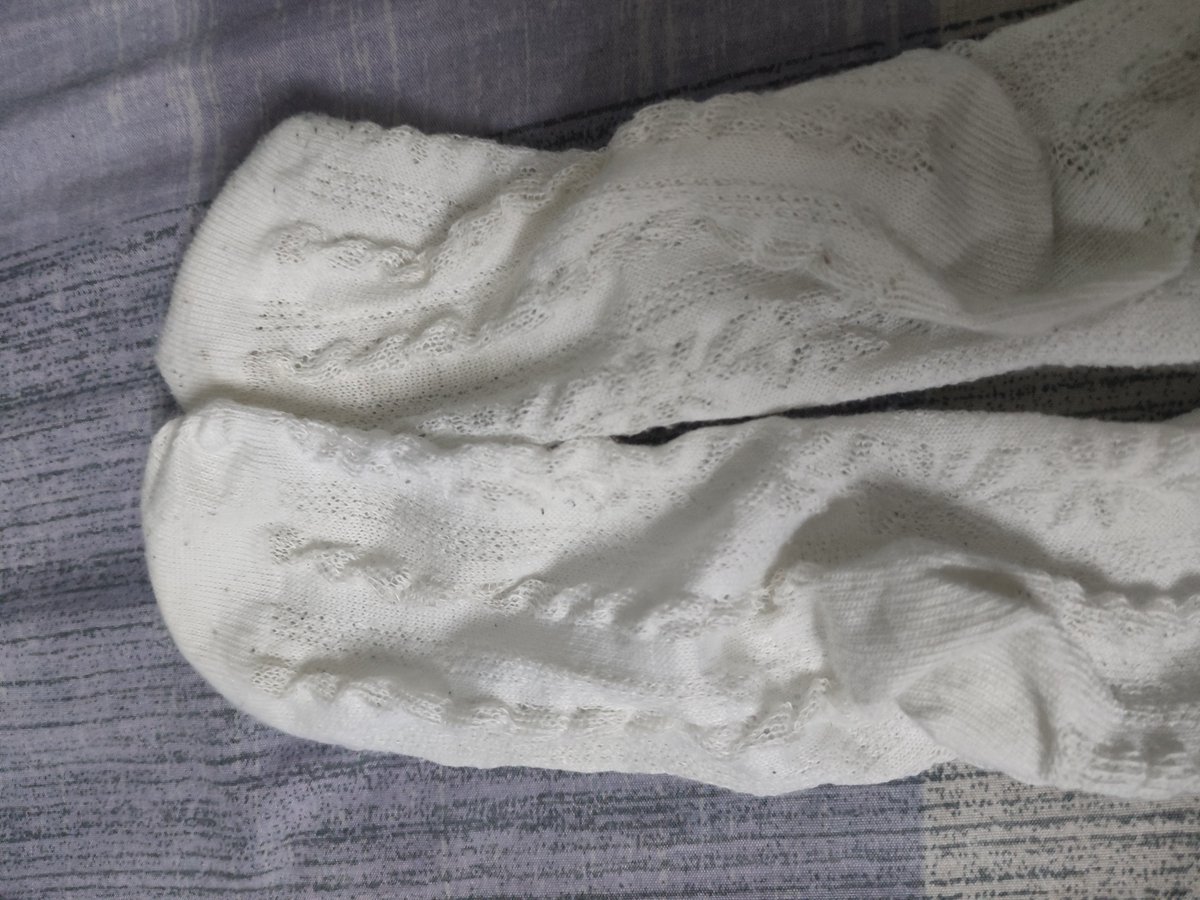 mitao56's tweet photo. 之前寄出的袜子🧦，说味道很好，我只是一个不想洗袜子的清纯女大，不出圣水黄��，谢谢 #原味袜子 #原味棉袜 #袜子堵嘴 #原味商品 #臭袜子 #足控福利 https://t.co/er6ZmF9QY5