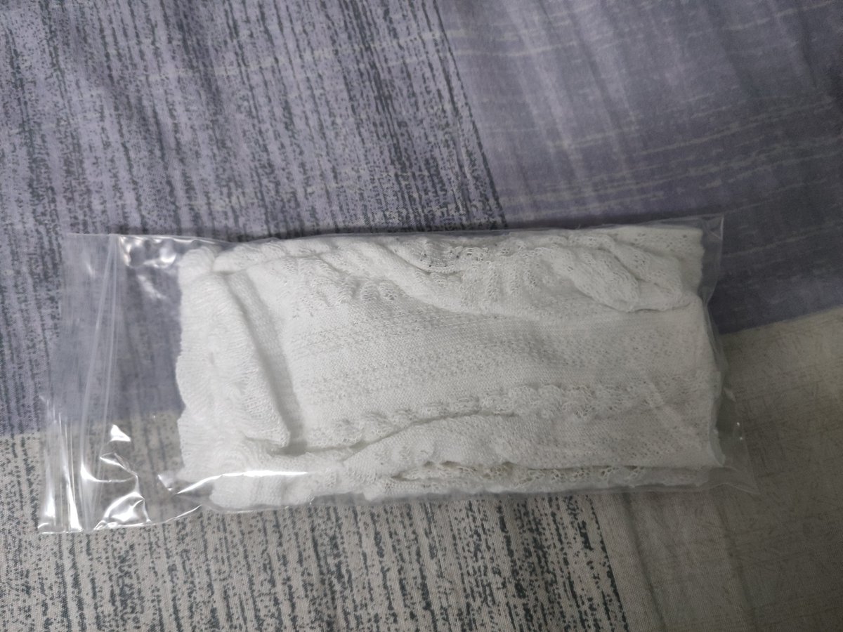 mitao56's tweet photo. 之前寄出的袜子🧦，说味道很好，我只是一个不想洗袜子的清纯女大，不出圣水黄��，谢谢 #原味袜子 #原味棉袜 #袜子堵嘴 #原味商品 #臭袜子 #足控福利 https://t.co/er6ZmF9QY5
