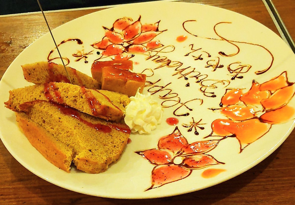 皆様おはでーす☀️

昨日のはしゃぎっぷりで忘れたお誕生日のスイーツ🍰🍩🍮✨
素敵なお店の方のお気遣いです✨
花火も付いてたよ🎇

あやこさん、ハコさん、改めておめでとう🎁🎂💐🎉✨

#笹木綾子 さん🎉
#鉄炮塚葉子  さん💐
#五月生まれ 
#お誕生日