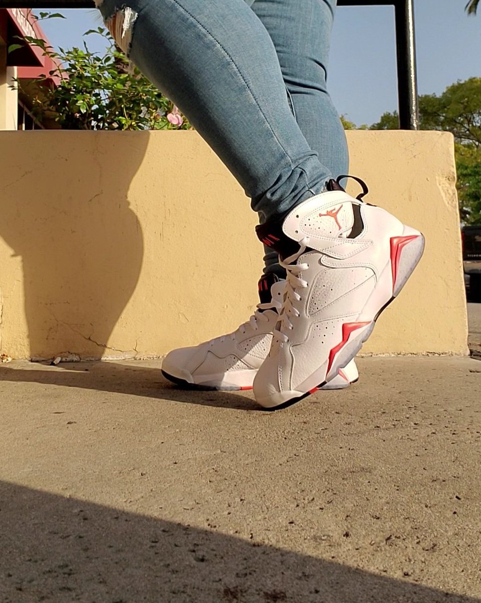 Air Jordan 7 Retro 'White Infrared
#snkrs #snkrsliveheatingup #yoursneakersaredope #wearyoursneakers #kotd