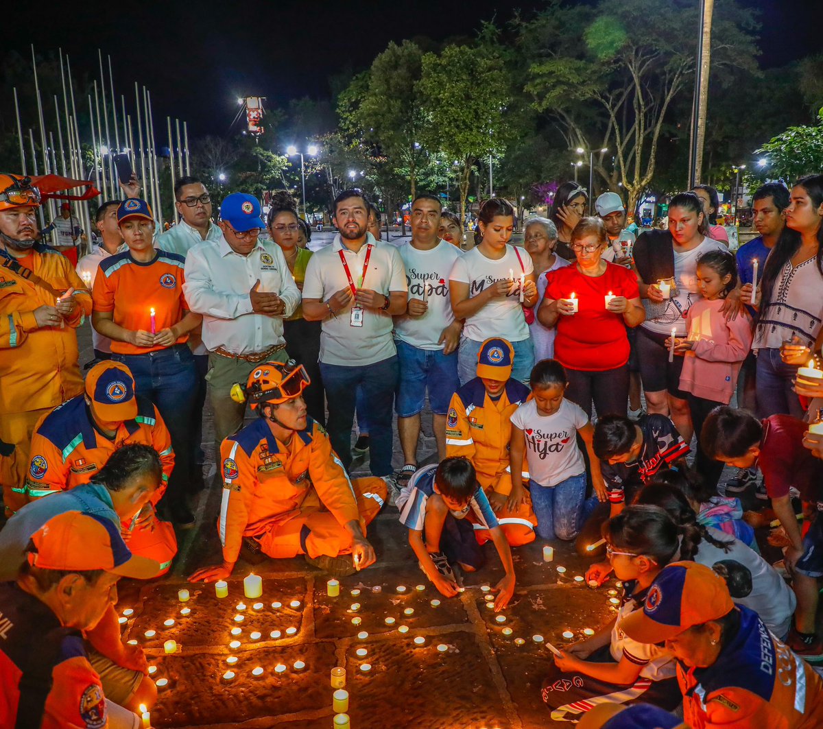 #LosNiñosNoSeTocan| Hoy, encendemos una luz y hacemos un minuto de silencio, en un gesto de solidaridad con la familia de la niña Kerly Cuevas. 

Padres de familia y autoridades de Piedecuesta alzamos la voz  para que ningún niño en el mundo sea víctima de violencia.