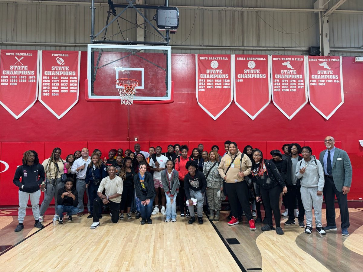We were in #PineBluff Arkansas today, as board member @toriihunter48 returned home to host a financial literacy assembly at his former high school. @Kenny_Lofton7 joined Torii as the dynamic duo shared tips and life lessons with the students.