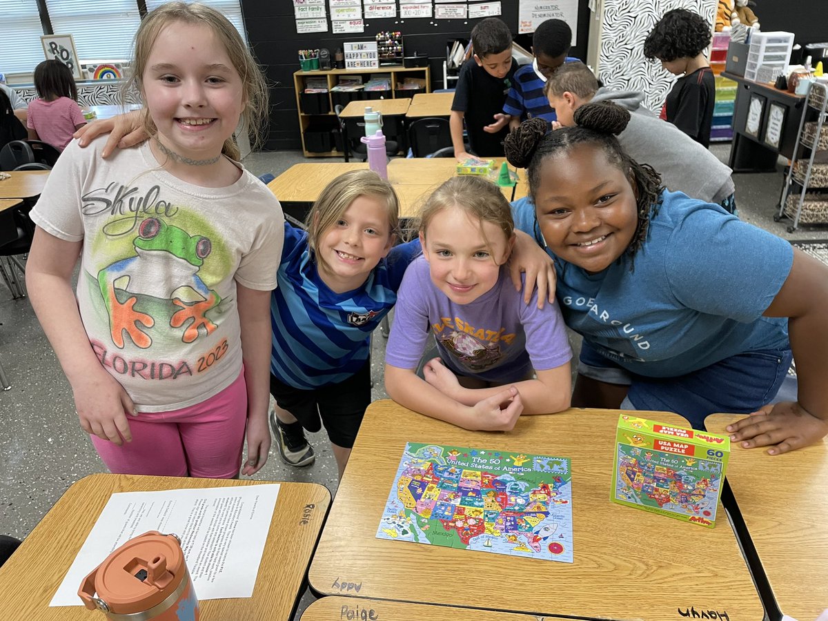 amydocherty44's tweet image. We had so much fun with our mini-Woodland Puzzlemania!! The students worked so well together! @wolvestweet @soontobeMrsFord