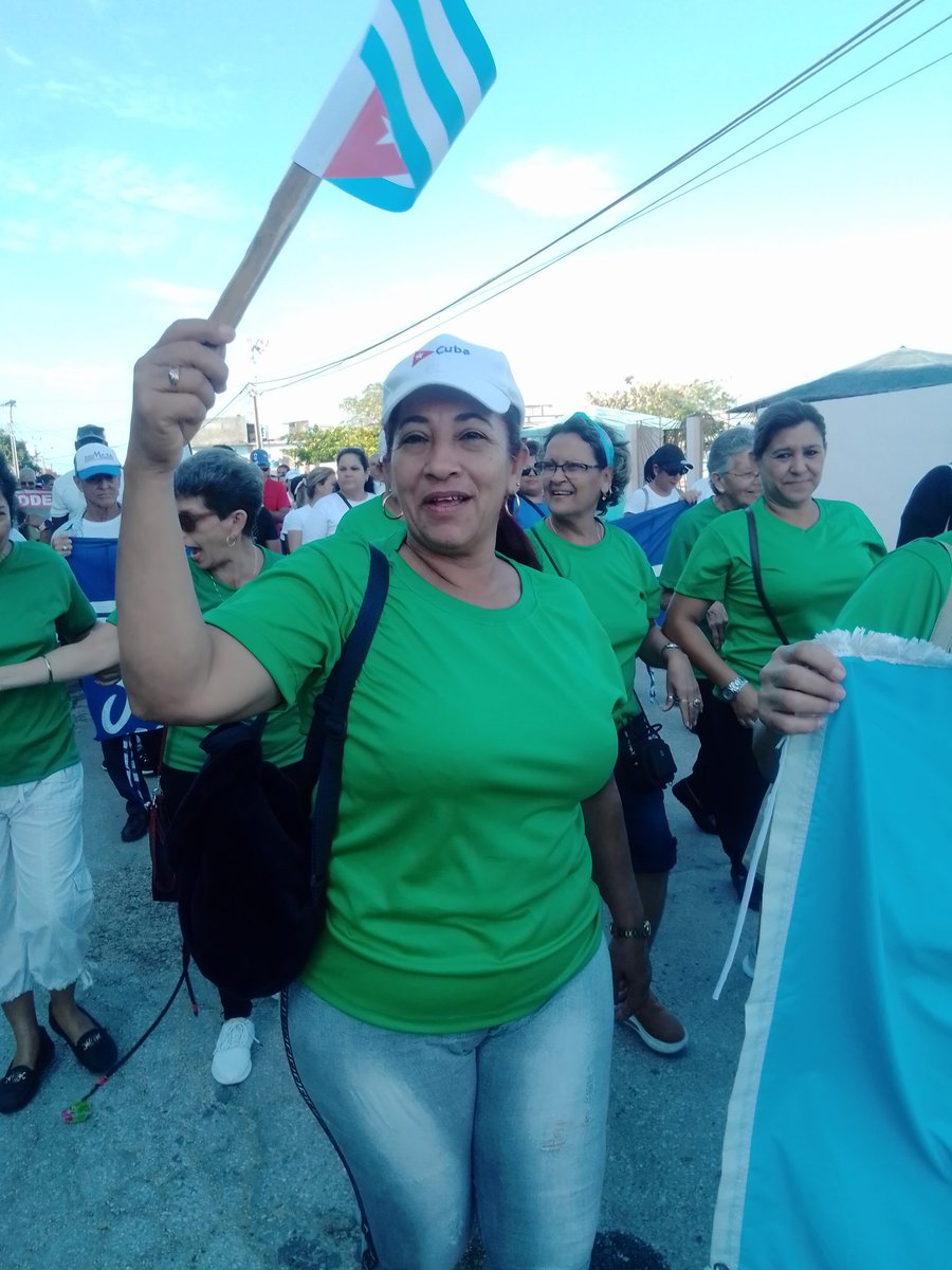 Alegría de pueblo trabajador la que compartimos este #1Mayo porque #PorCubaJuntosCreamos con #LatirAvileño @Mujeres_Revoluc @AsambleaCuba @FMC_Cuba
