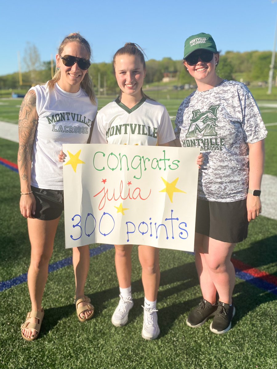 🔥 300 POINTS 🔥 Congrats to junior Julia Swanson on the biggest milestone yet thanks to your relentless determination and selfless play! We are so incredibly proud of you! 🐎💚 #hardworkpaysoff #letsgo #mustangpride #rollstangs