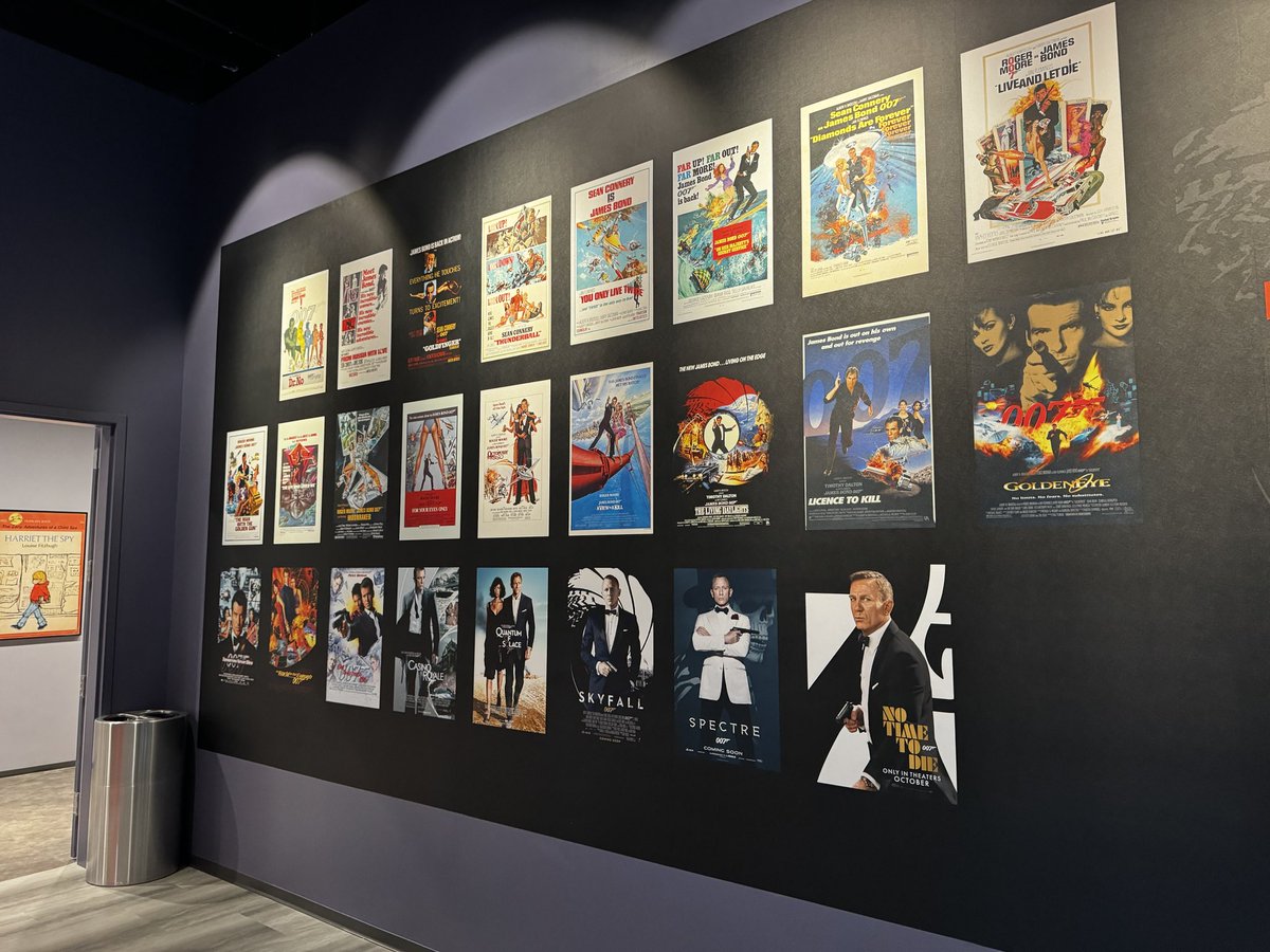 mikejonesradio's tweet image. Just a couple more from #BondInMotion. I can't believe I got to see the cars from the @007 movies up close like this! @IntlSpyMuseum @EITMonline @DC101