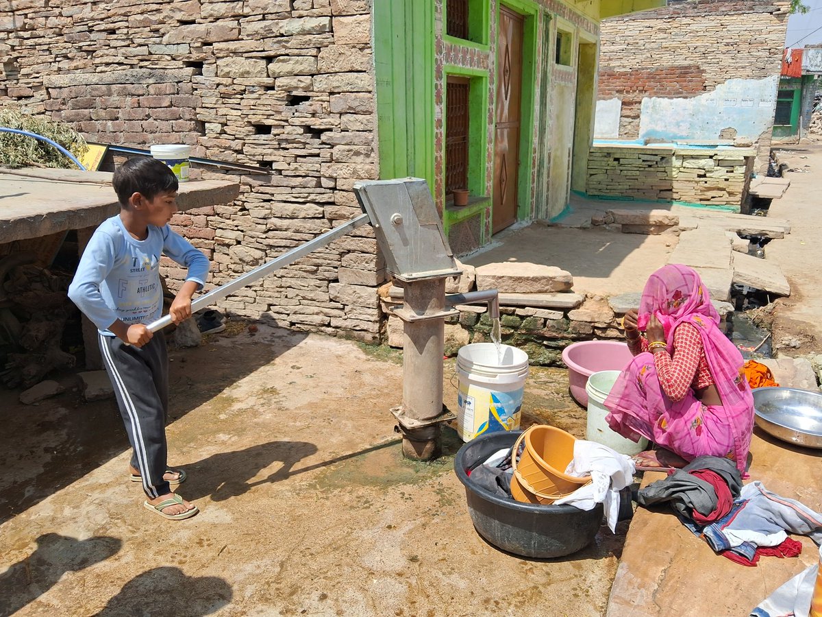 Have been covering implementation of Jal Jeevan Mission in parts of MP & UP for the past few days and it's new to witness struggle for water, as we have uninterrupted supply. 

Kids are dropped out of school just to fetch water!

See how water brings happiness to them:
+